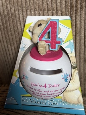 Fizzy Moon Teddybär ''You're 4 Today'' Spardose.  Nagelneu im Karton.