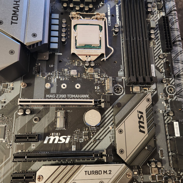 MAG Z690 TOMAHAWK WIFI DDR4
