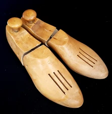 Vintage Solid Wood Shoe Stretcher Shoe Trees Mens Size 8 B Walk-Over Hinged 11"