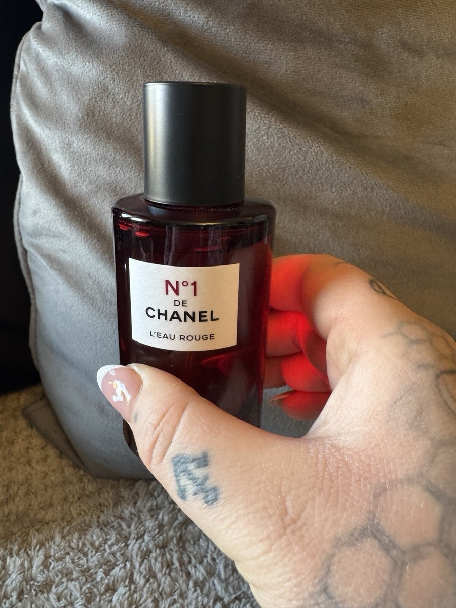 N°1 de CHANEL L'eau Rouge ボディミスト 【公式通販】