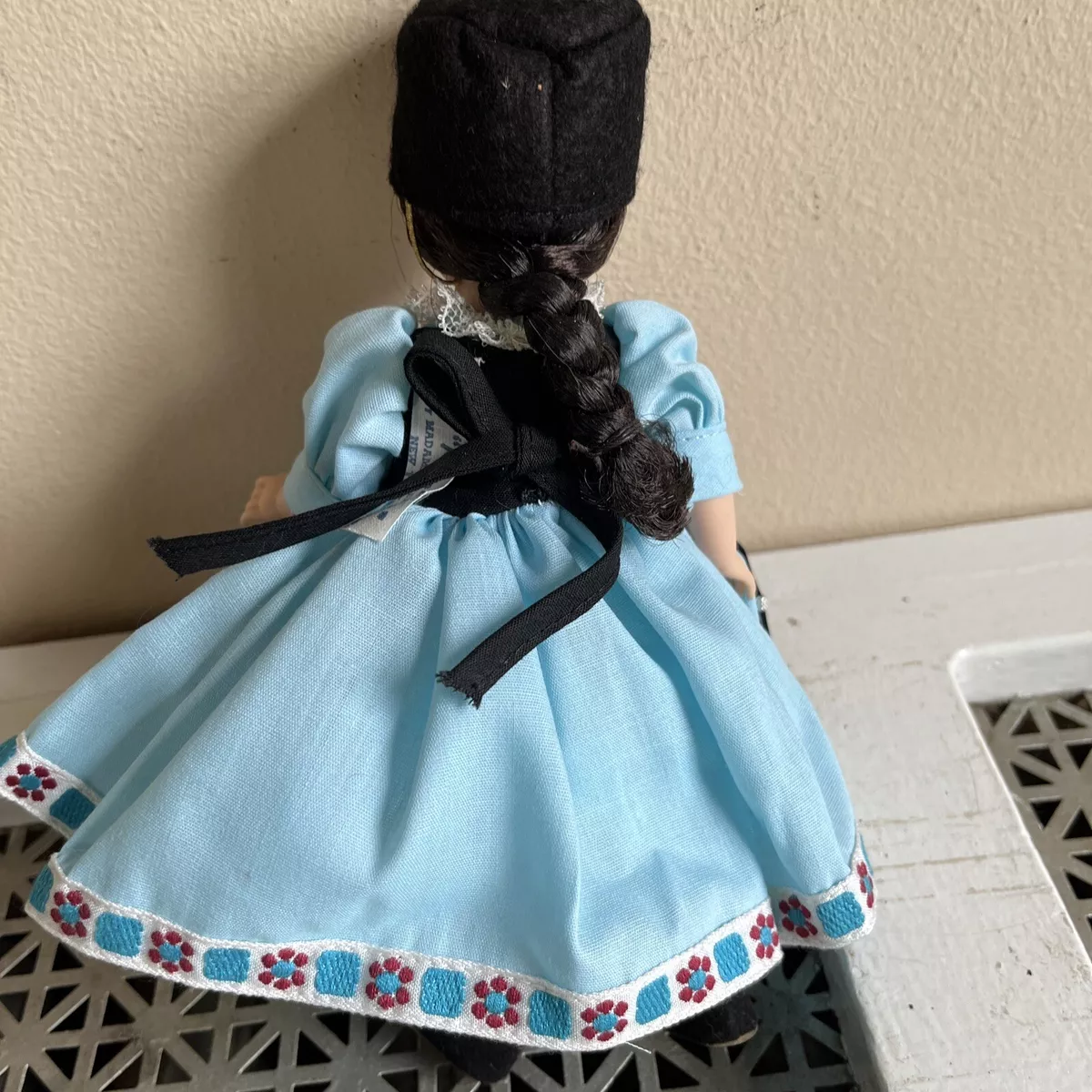 Madame Alexander Doll Vintage 1984 Rumania doll International 8