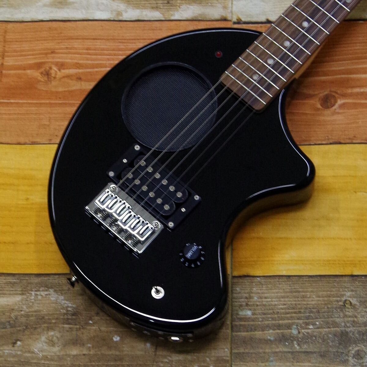 FERNANDES ZO-3 BLK Mini electric guitar with built-in FERNANDES ZO-3 BLK Mini electric guitar with built-in