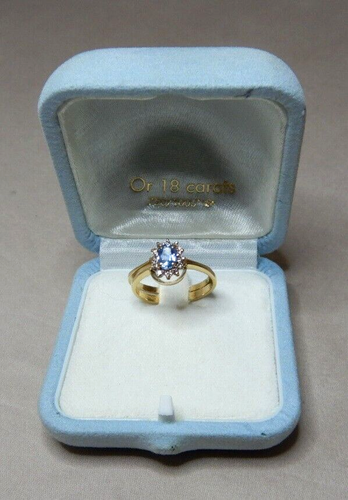 VINTAGE SAPPHIRE AND DIAMOND 18ct GOLD CLUSTER RING WITH 18ct GOLD KEEPER RING - Picture 2 of 9