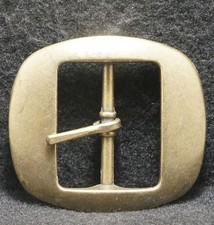 WI09174 FANTASTIC VINTAGE 1970s SMALL RECTANGLE FASHION UNISEX BRASS BELT BUCKLE