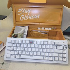 Glorious GMMK 3 65 Mechanical Keyboard White US Hot Swap - Missing 1 Keycap