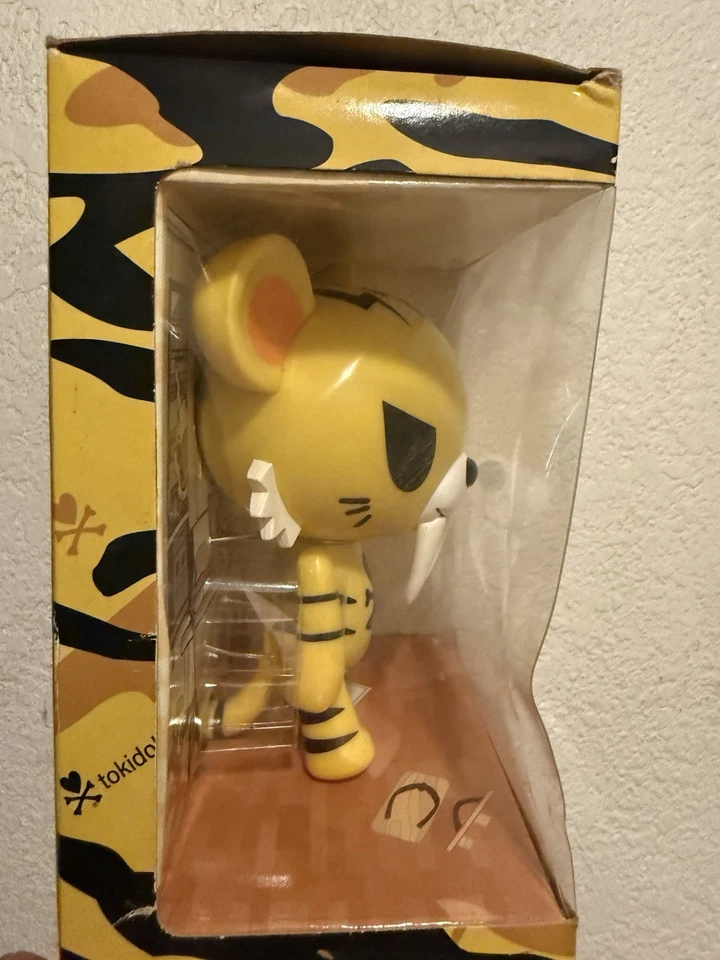 Figura Vinilo Tokidoki Naranja x Rosa x Naranja Tigre Strangeco Foto 2 de 4