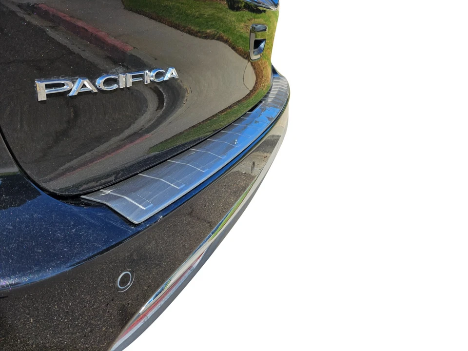 PROTECTOR PARACHOQUES TRASERO CHRYSLER PACIFICA 2017 - 2025 Foto 2 de 2