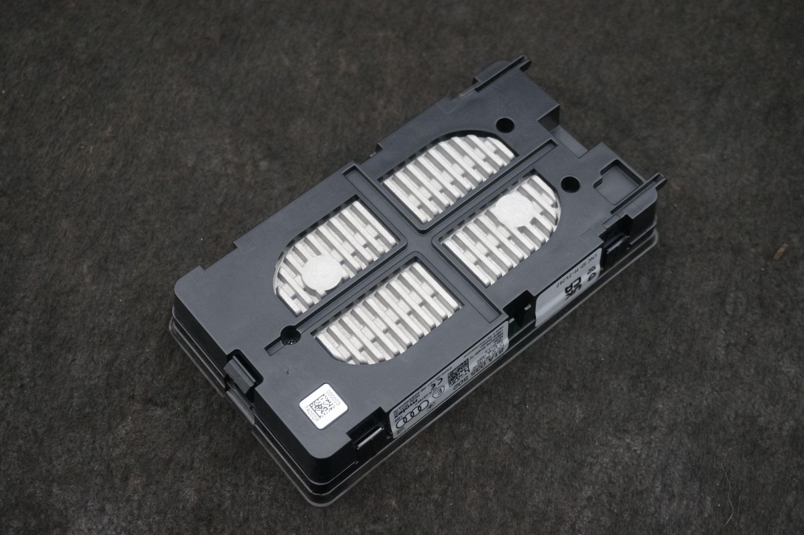 Front Center Console Wireless Charging Pad Module OEM 81A035502 Audi R8 4S 18-24