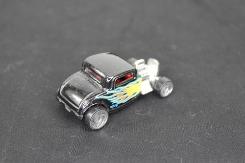 Hot Wheels 1932 FORD Hot Rod 1:64 Scale Black NICE - Picture 2 of 4