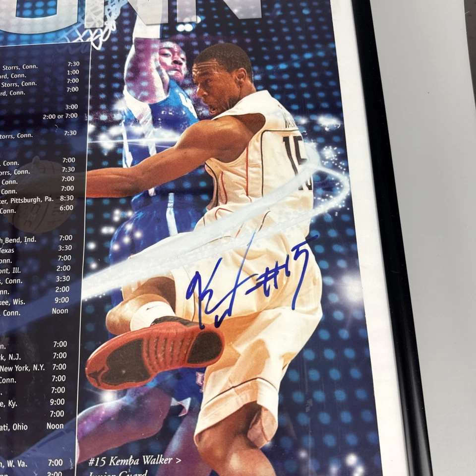 Calendario de baloncesto para hombres 2010-11 UConn Kemba Walker autógrafo firmado automáticamente  Foto 2 de 4