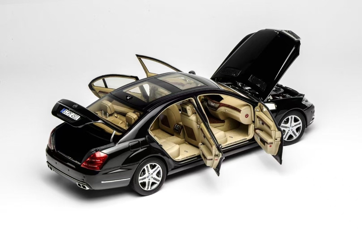 1/18 Motorhelix Mercedes Benz S600 L W221 from 2005 in Black with