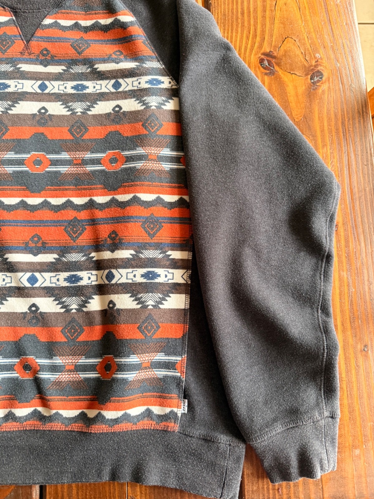 LEVI’S Aztec Print Long Sleeve Crew Fleece Light Sweatshirt Men’s XL NEW thumbnail 3