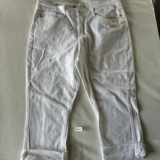 Signature by Levi Strauss & Co. Gold Label Women's Mid-Rise Capris, White, 14