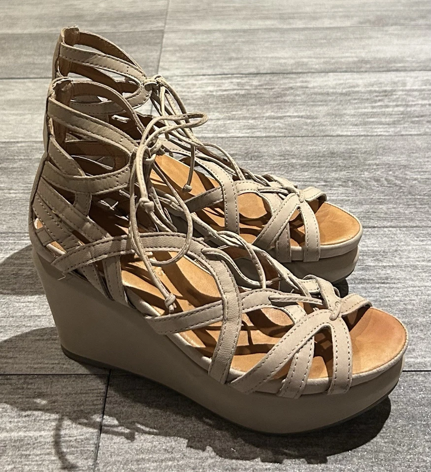 Sandalias de cuña Gentle Souls Kenneth Cole Joy de cuero beige natural gladiador 7,5 Foto 4 de 4