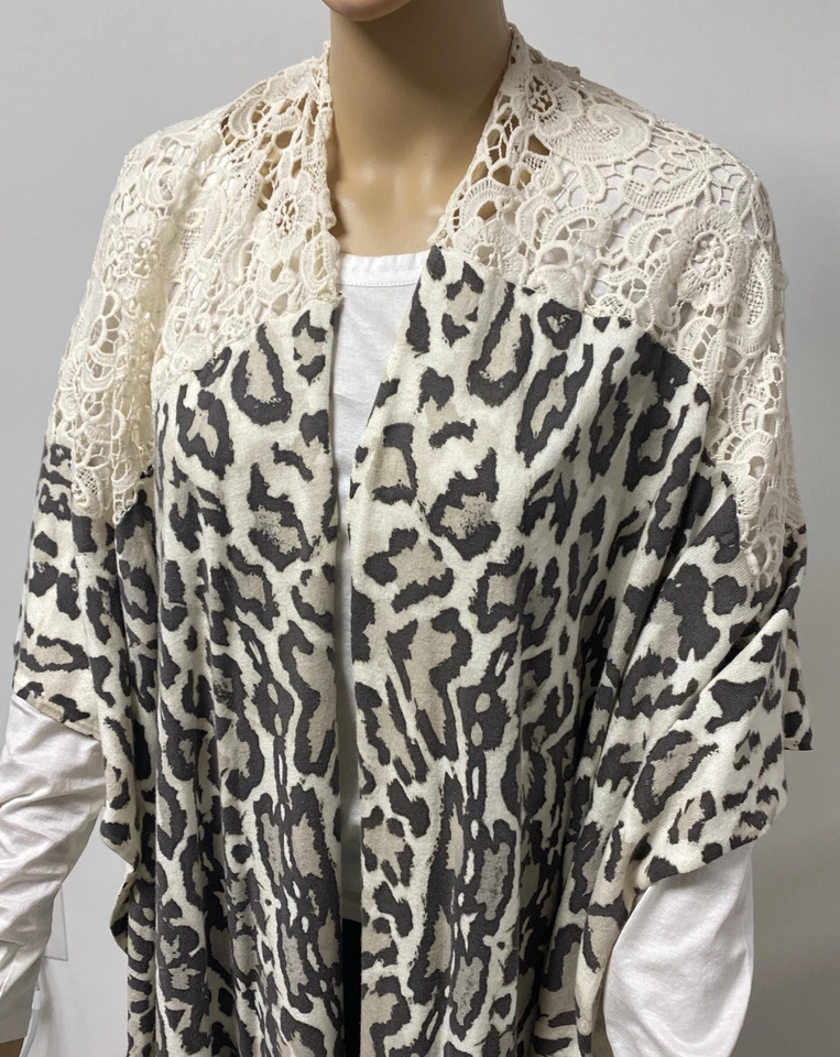 Nuevo con etiquetas Chico's Encaje Estampado Leopardo Ruana Envoltura Lados Abiertos Mezcla de Algodón Talla Única Foto 3 de 4