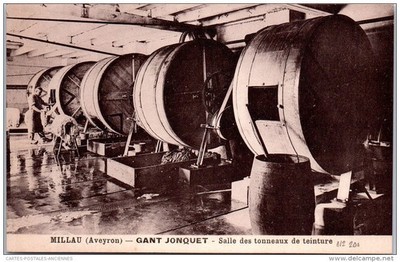 12 MILLAU - Ets GANT JONQUET - room of dye barrels