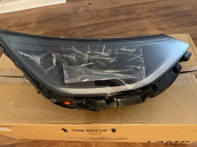 #ad OEM Genuine Hyundai Parts Headlamp Lower Bumper Moulding Brand New $750.00