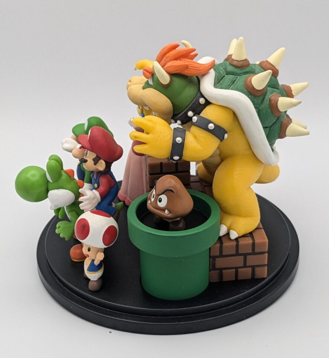 2010 Official Club Nintendo Super Mario Brothers Figurine Scene
