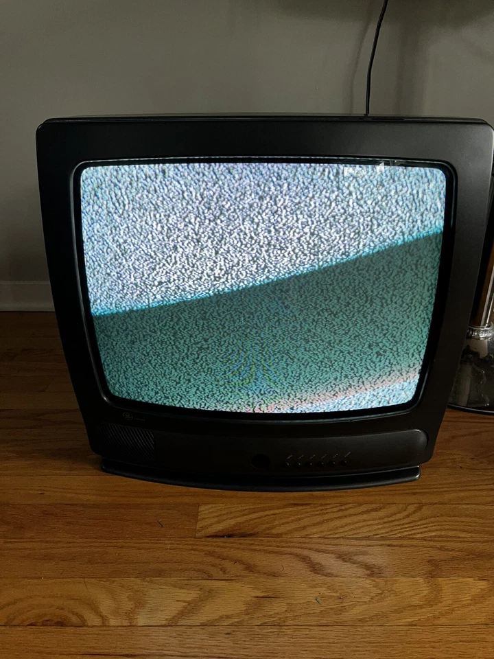 Televisión para juegos de colección década de 1990 Rca utilería de película Ge grande 19gt312 Nintendo Sega Foto 3 de 4