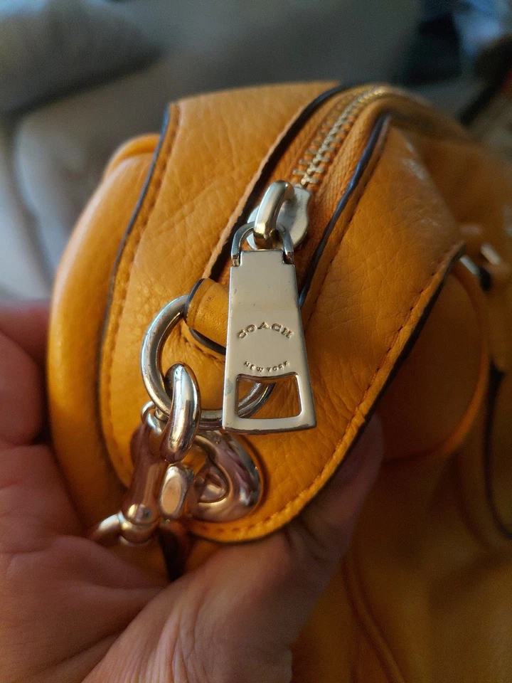 COACH MINI BENNETT SATCHEL IN CROSSGRAIN LEATHER F36624 Cross Body - Image 3 of 4