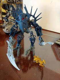 Lego Bionicle Stars Piraka #7137 Includes Booklet And Canister & Golden Bionicle