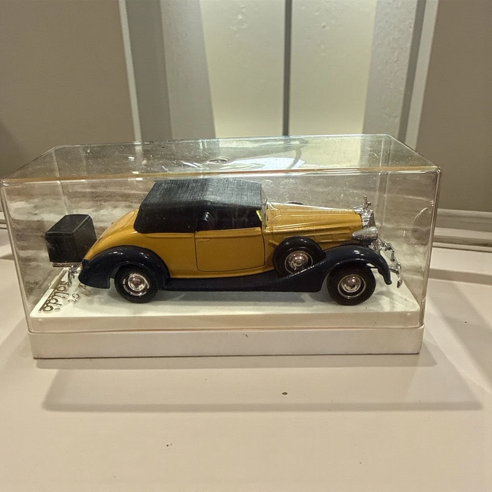 Coche Diecast Vinage SOLIDO 1937 Packard Super Eight Nº 4037 amarillo a escala 1:43 Foto 2 de 4
