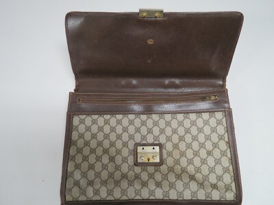 VTG Gucci made in Italy full GG Logo Gold medal clasp  display picture 1