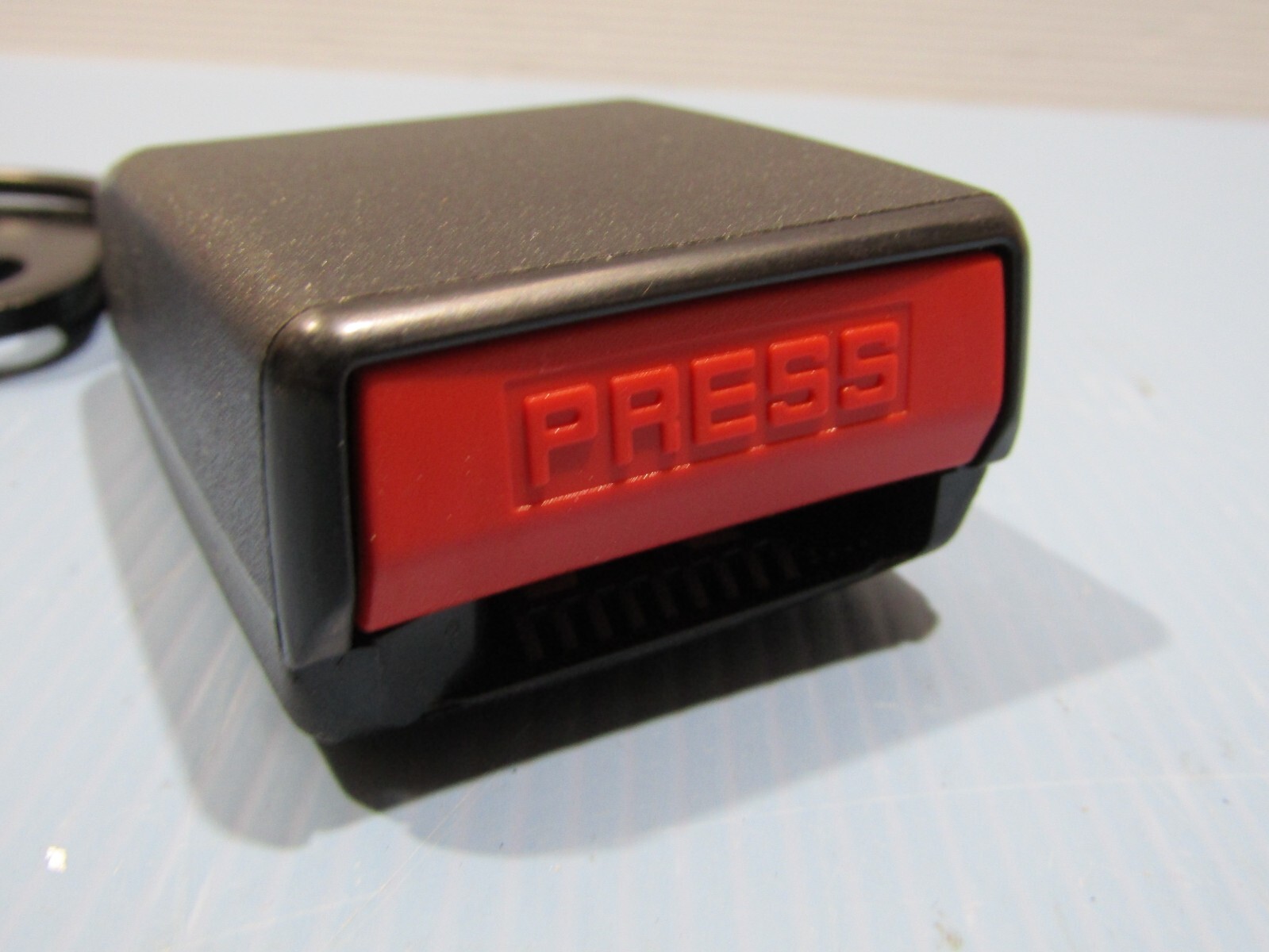 PSA Peugeot Citroen Front Left Seat Belt Buckle Genuine 8975W6  