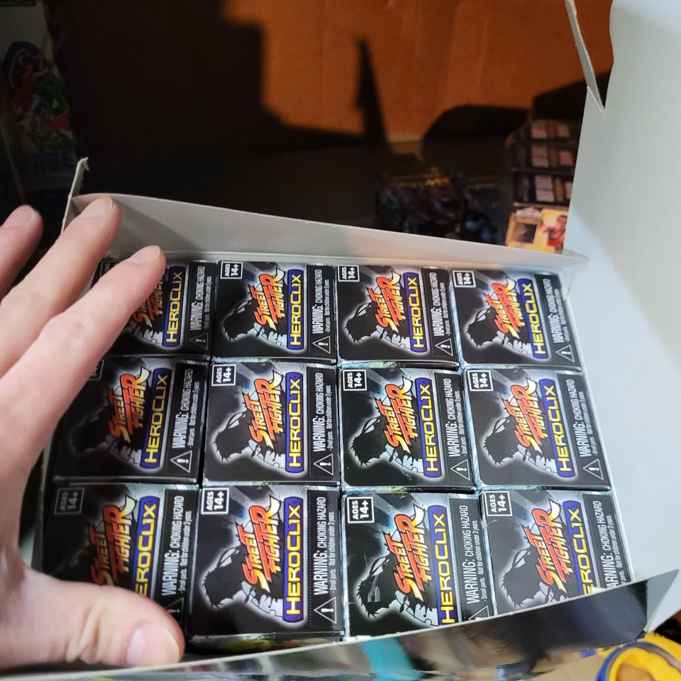 Street Fighter Heroclix Caja Ciega Sellada 24 Unidades En Exhibición Wizkids Neca Capcom Foto 2 de 2