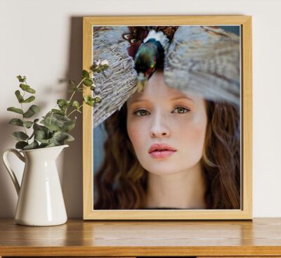 The Delightful Ms. Emily Browning Labor gedrucktes professionelles Foto - 10 Zoll x 8 Zoll