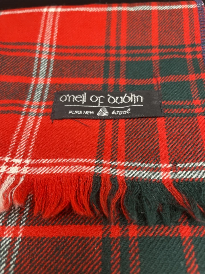 男式爱尔兰羊毛围巾红色格子 60x9 英寸 — 第 2/4 张图片