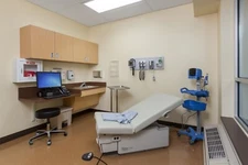 Midmark/Ritter 222 ADA  Barrier Free  exam table Re upholstered