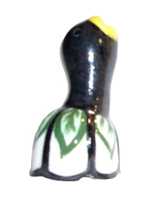 Bird H*793 - 8.320/LLB Ceramic Pillsbury Black Bird / White Flower Pie Bird