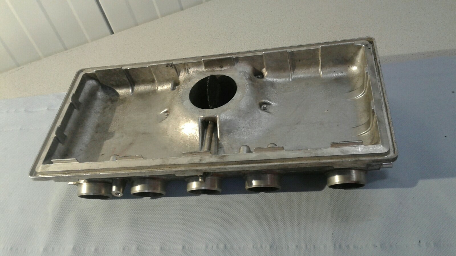 Original Mercedes W124 250D 5 Zylinder Luftführungsgehäuse 