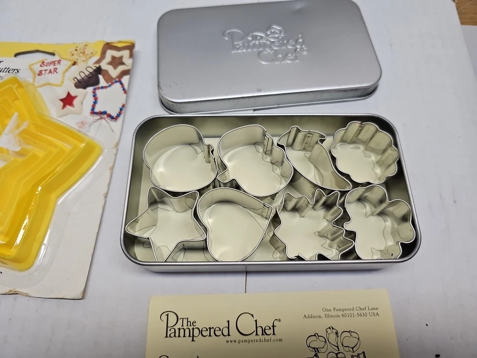 Pampered Chef Creative Cutters  Set of 8 Storage Tin & Plastic Stars Cookie Cut - Image 2 of 4