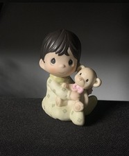 Precious Moments Figure - Jesus Loves Me 899526 Boy Very Rare New without box