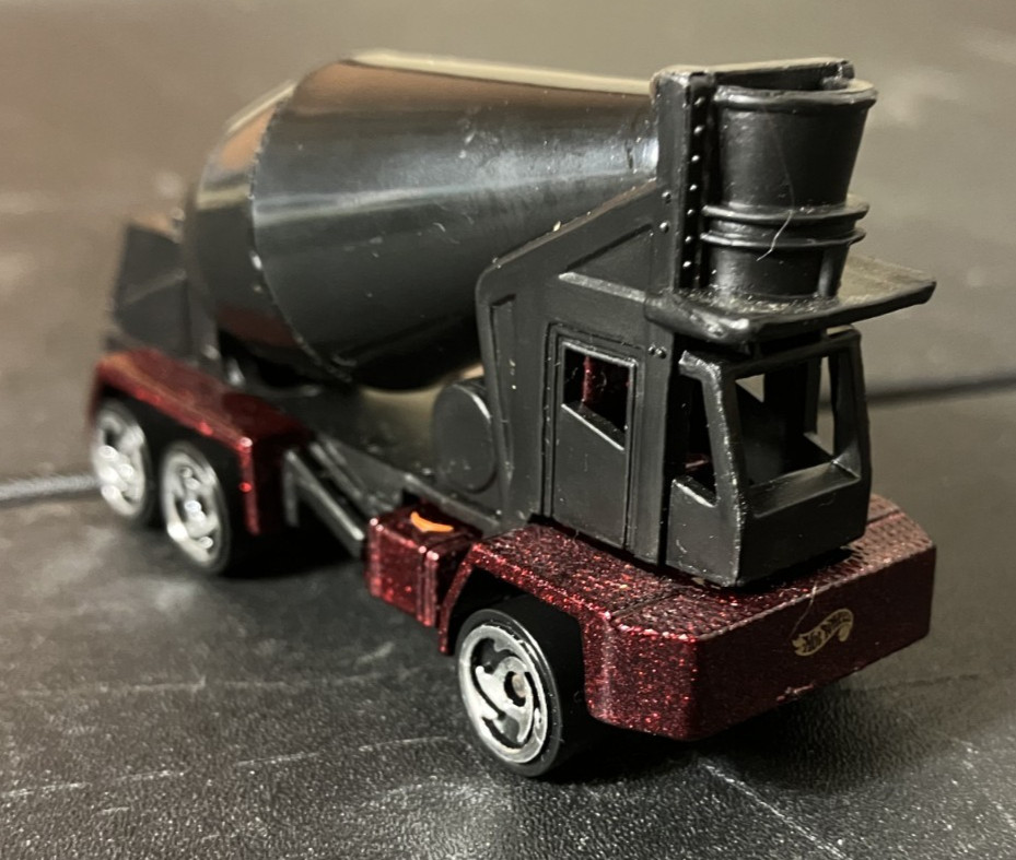 Black Oshkosh Cement Truck - Hot Wheels Blue Card #1011 1:64 Diecast - CLEAN NM