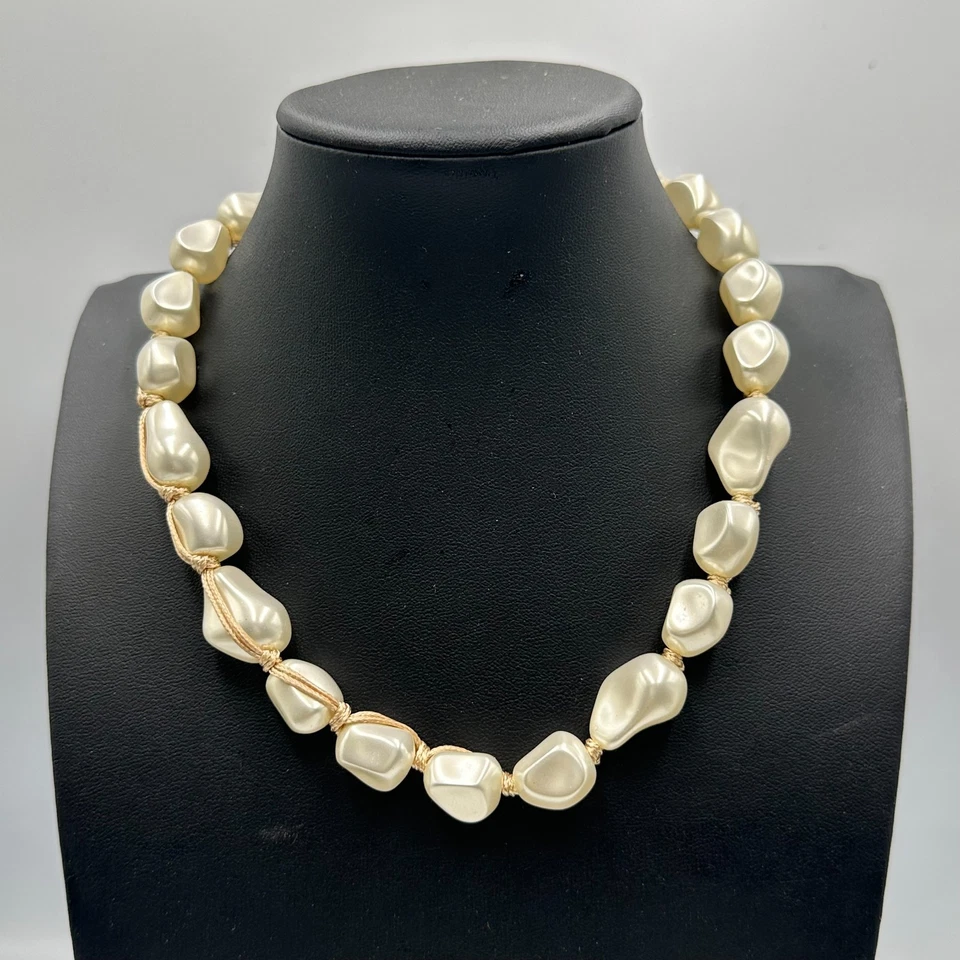 Collar J Crew tono dorado imitación barroco perlas cuentas anudadas 18 pulgadas Foto 2 de 4