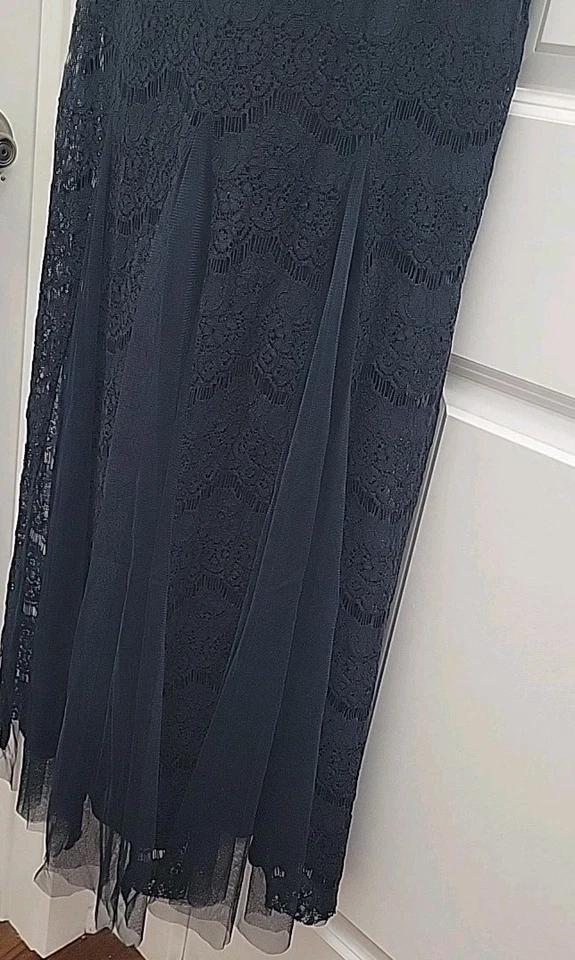 Betsy & Adam Formal Lace Dress. Navy Blue Long Sleeveless. Size 6 Petite. NWT - Image 3 of 4