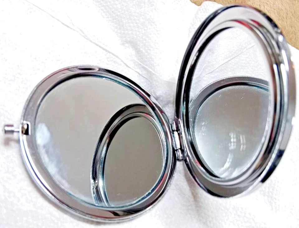 Round Mirror With Silk Embroidery, Handmade, Multi-Colored, Closes Securely . - Image 4 of 4