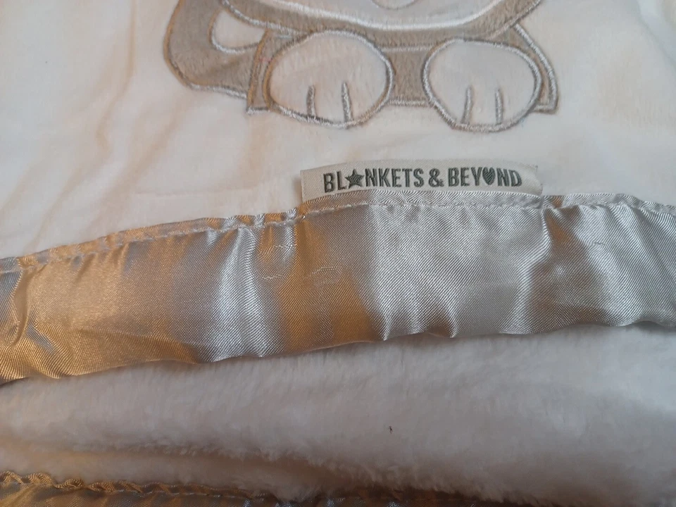 Blankets & Beyond Manta Bebé Polar Mono Blanco Foto 3 de 4