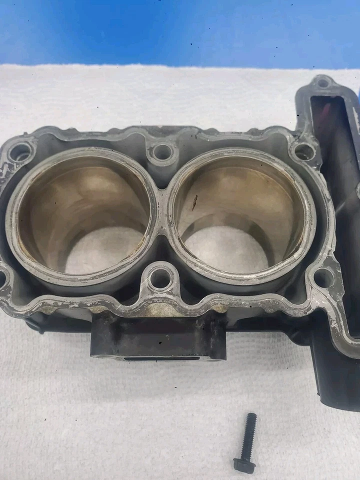 Kawasaki Ninja 300 EX300 2013-2017 parte del cilindro del motor #11005-0675 Foto 3 de 4