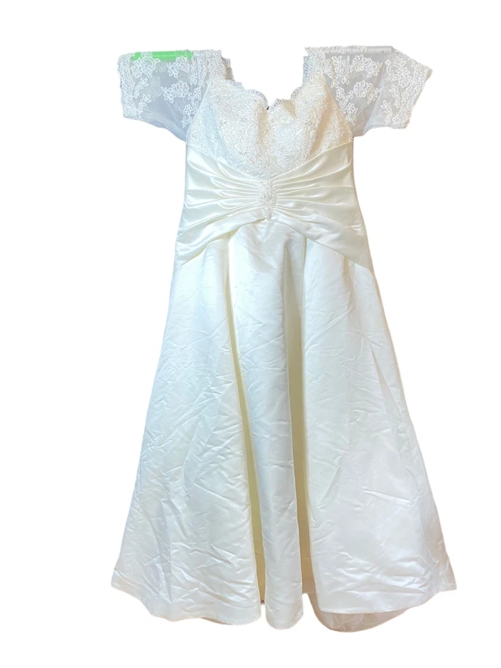 Unforgettable Women's Plus Size Wedding Dress w/ Royal Length Train (Size: 24) - Image 2 of 4