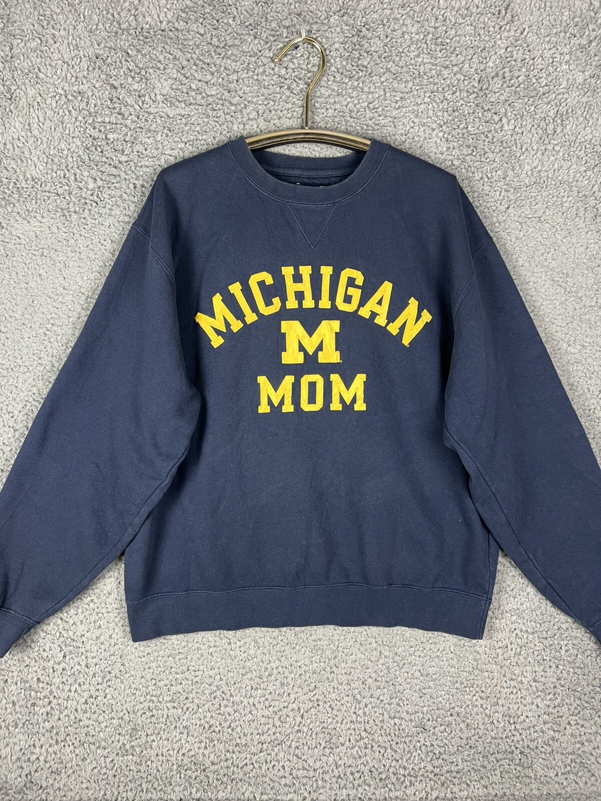 Uni. of Michigan MOM Crewneck Sweatshirt Gear Large Stitched logo NCAA Navy Blue