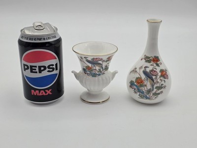 2 verschiedene geformte Wedgwood Bone China KUTANI CRANE Muster Vasen - Knospenvase -