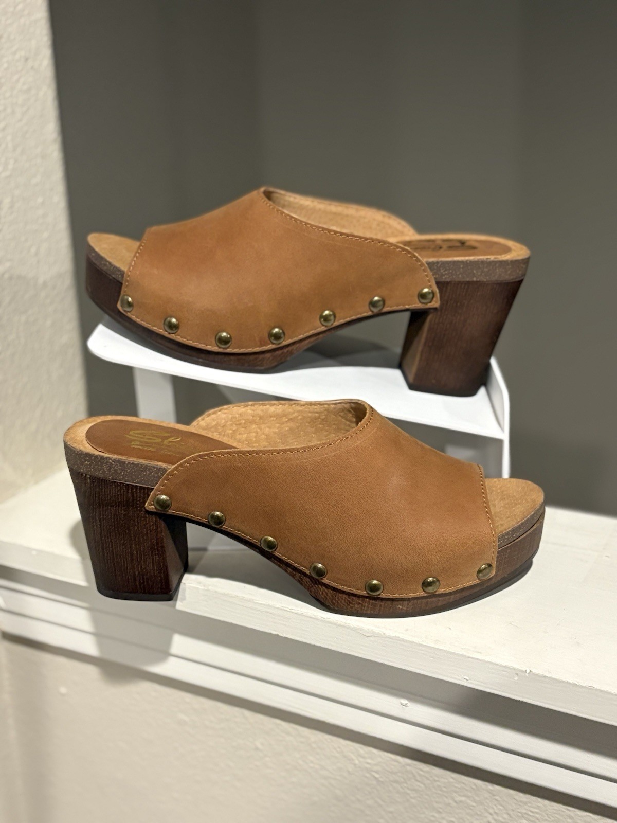 NEW- Sbicca Montrose Beige/Brown Studded Mule Clog Shoes Women’s Size 10