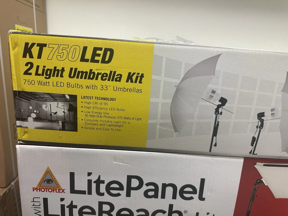 Smith-Victor KT750LED 2-Light Umbrella Kit - Image 2 of 4
