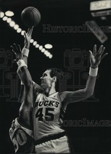 1987 Press Photo Milwaukee Bucks - Randy Breuer and Tree Rollins, Atlanta Hawks