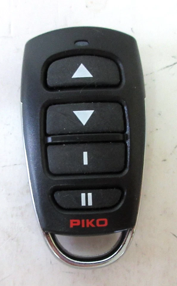 Piko 38506  Clean Machine R/C GE 25-Ton Track Cleaning Locomotive Bats. Included - Image 3 of 4