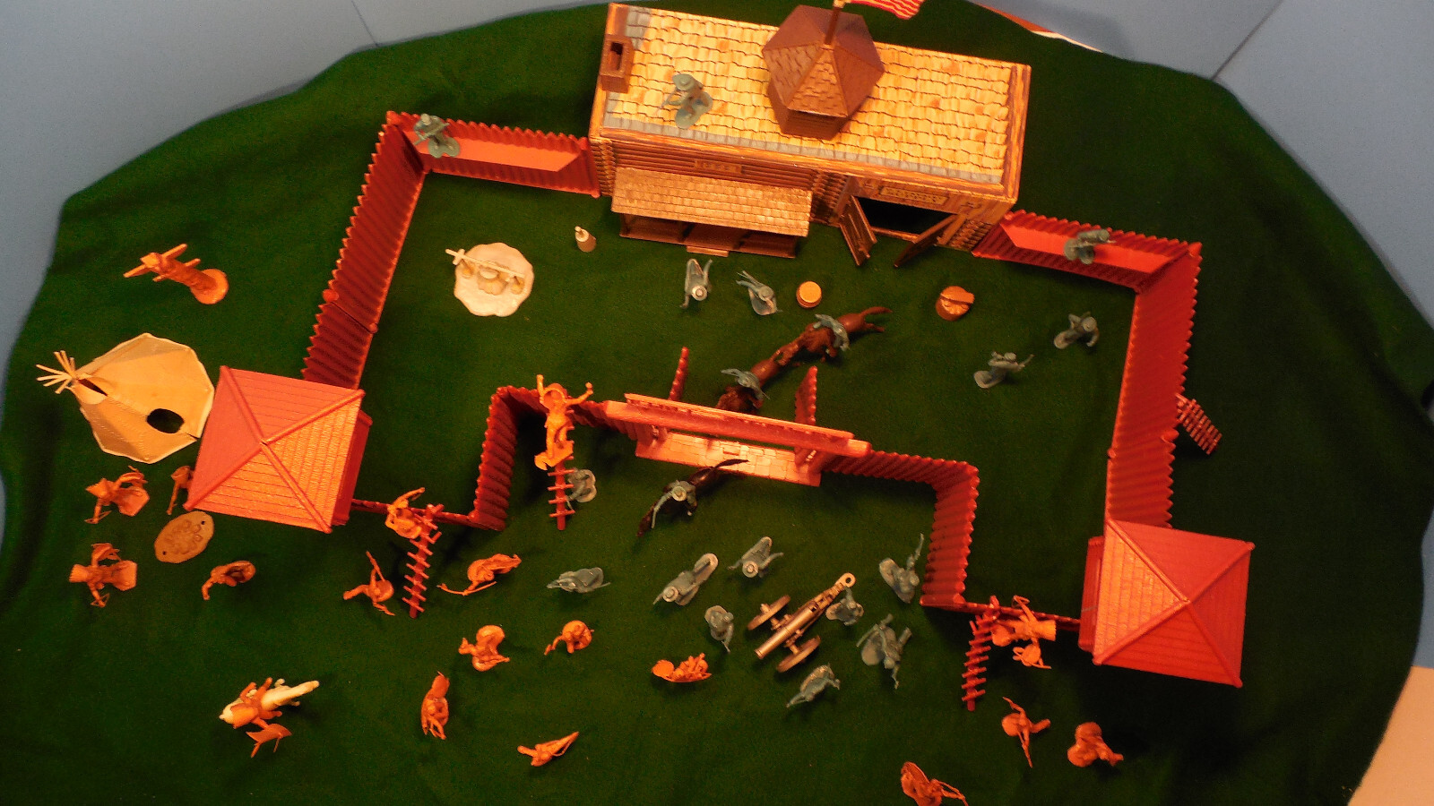 VINTAGE FORT APACHE MARX PLAYSET FORT, CAVALRY, INDIANS, ACCESSORIES